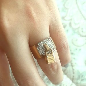 Michael kors Size 6 Ring, Rose Gold.